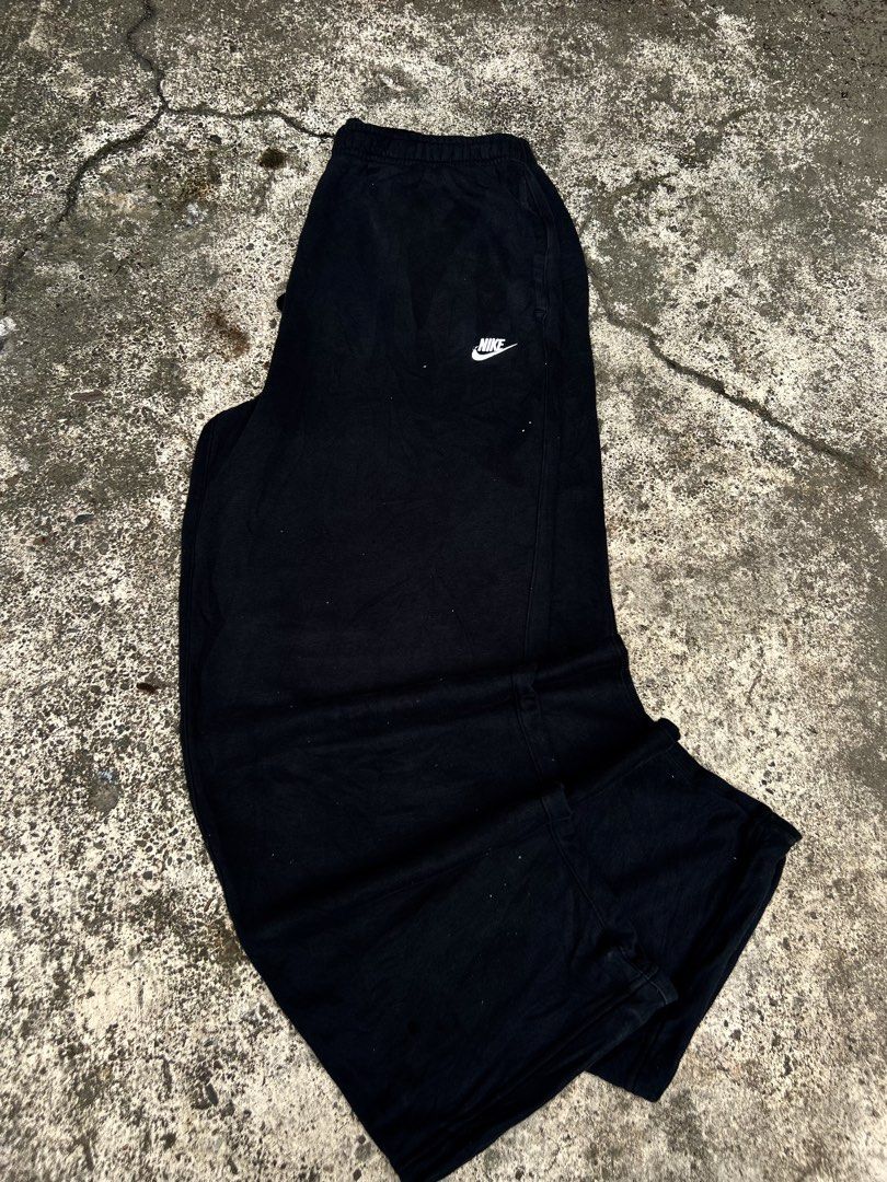 Blacknike Sweatpants (Category: Jeans) located in Manila. Submitted by jamesgrefi35527 (Listing ID 1469773587, Image 1). Description: Dm.