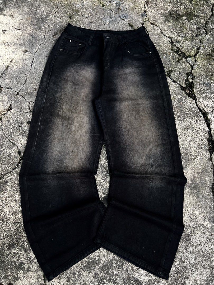Blackwashed Baggy Jeans (Category: Jeans) located in Manila. Submitted by jamesgrefi35527 (Listing ID 1469774072, Image 1). Description: Dm.