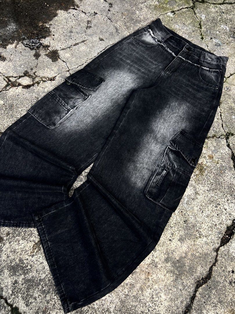 Blackwashed Cargo Baggy Pants (Category: Jeans) located in Manila. Submitted by jamesgrefi35527 (Listing ID 1469773157, Image 2). Description: Dm.