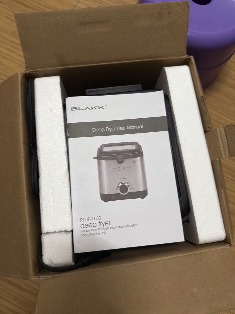 BLAKK Deep Fryer 1.5L RFDF-15SS (Category: Fryers) located in Manila. Submitted by mack830 (Listing ID 1469855945, Image 2). Description: Unused Appliances 🚨🚨🚨 Pwede pang gamit sa tinda / pang Condo / pang Bahay (BLAKK) Deep Fryer Bnew : ₱2,499 Binuksan lang , napanalunan lng sa office raffle With box and manual Selling ₱1,000.00.