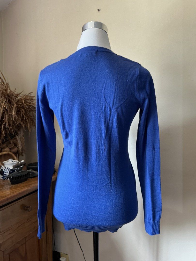 Blue Button Cardigan (Category: Coats, Jackets and Outerwear) located in Quezon City. Submitted by shopabilitymnl (Listing ID 1469859440, Image 2). Description: - Small - No issue - No tag Mannequins’s Size: S-M - Bust: 36-37 inches .