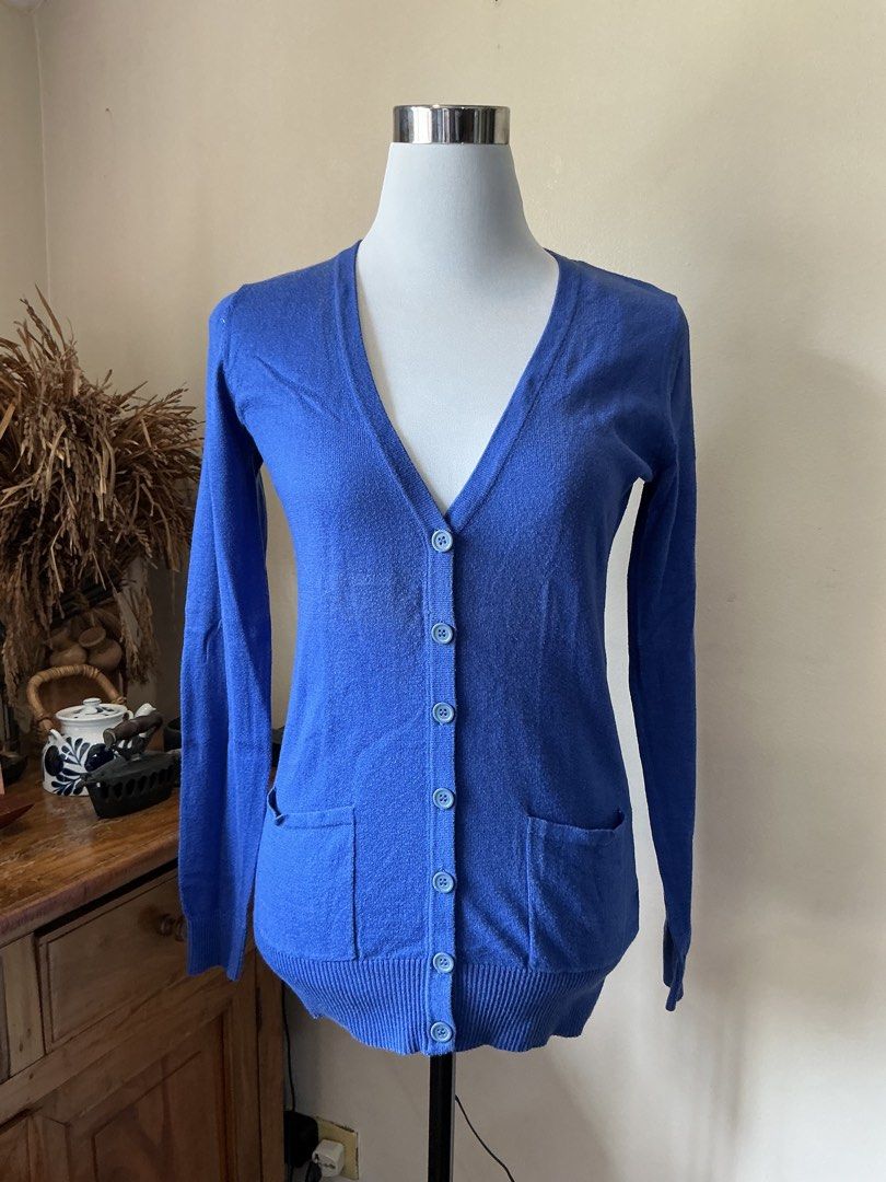 Blue Button Cardigan (Category: Coats, Jackets and Outerwear) located in Quezon City. Submitted by shopabilitymnl (Listing ID 1469859440, Image 1). Description: - Small - No issue - No tag Mannequins’s Size: S-M - Bust: 36-37 inches .