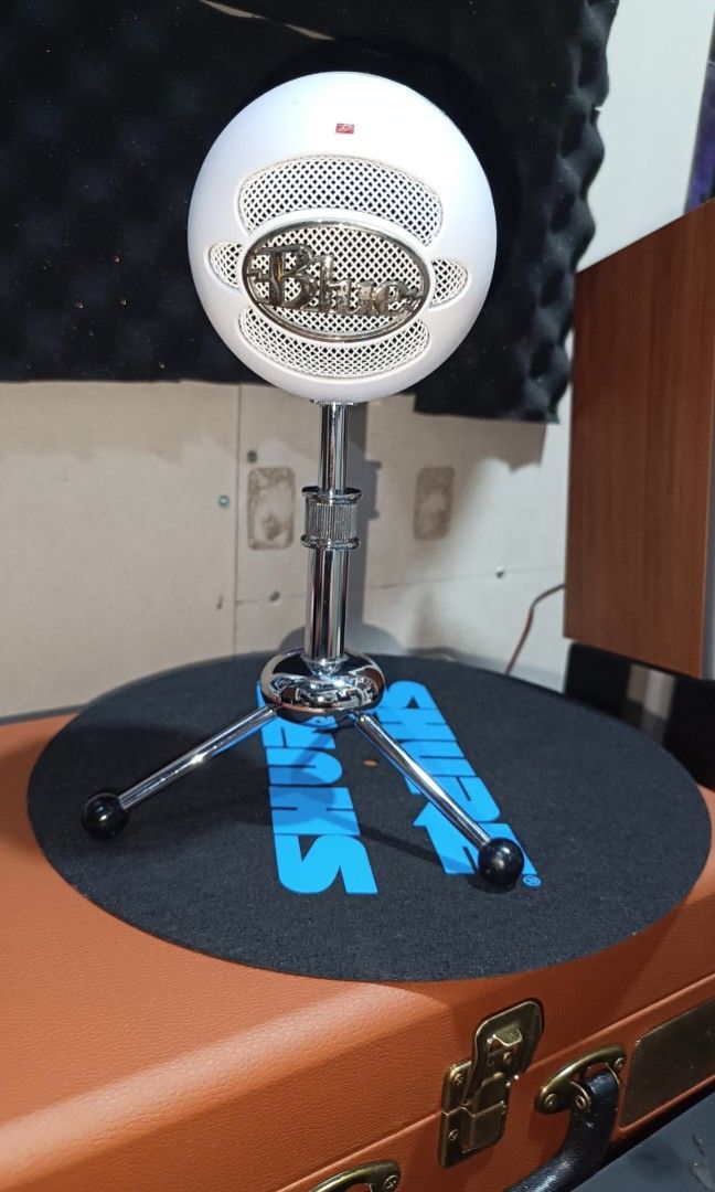 BLUE SNOWBALL MICROPHONE (Category: Musical Instruments) located in Midsayap. Submitted by macoy.picker (Listing ID 1469942075, Image 1). Description: BLUE SNOWBALL MICROPHONE USB WITH CORD FREE SHIPPING.