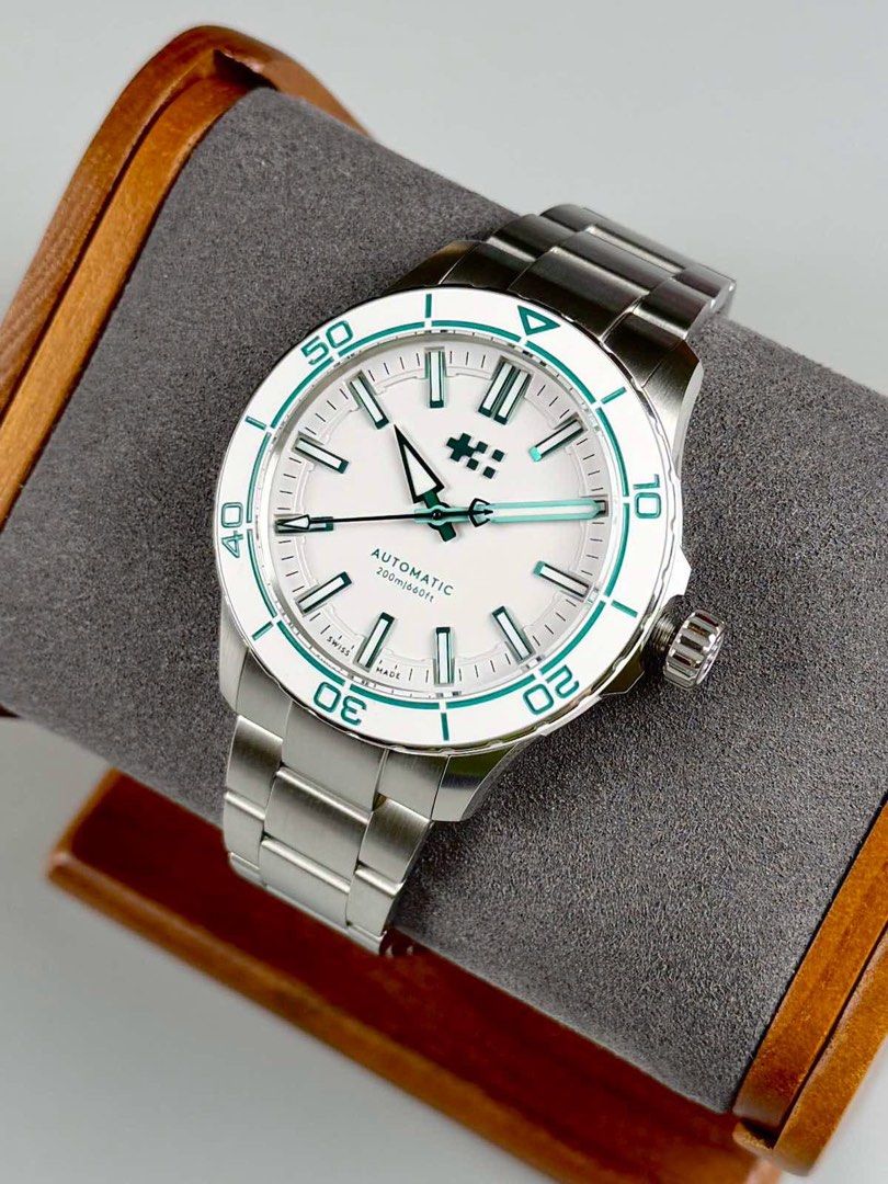 BNIB Christopher Ward “C60 Trident Reef 44 - Acro White” Swiss Automatic Diver (Category: Men's Watches) located in Manila. Submitted by twlph (Listing ID 1469938211, Image 3). Description: BNIB Christopher Ward “C60 Trident Reef 44 - Acro White” Swiss Automatic Diver - Brand new. - Complete set. - 44mm case diameter. - Sapphire crystal with AR coating. - Acro white bezel insert. - Stainless steel case. - Stainless steel bader bracelet. - Acro wh