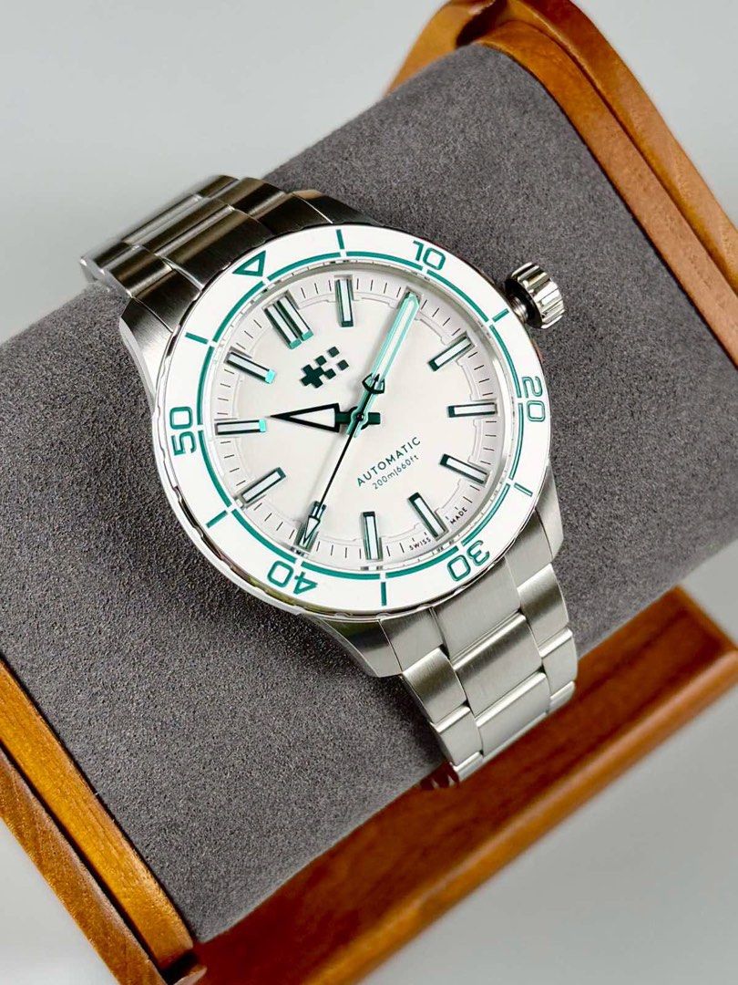 BNIB Christopher Ward “C60 Trident Reef 44 - Acro White” Swiss Automatic Diver (Category: Men's Watches) located in Manila. Submitted by twlph (Listing ID 1469938211, Image 2). Description: BNIB Christopher Ward “C60 Trident Reef 44 - Acro White” Swiss Automatic Diver - Brand new. - Complete set. - 44mm case diameter. - Sapphire crystal with AR coating. - Acro white bezel insert. - Stainless steel case. - Stainless steel bader bracelet. - Acro wh