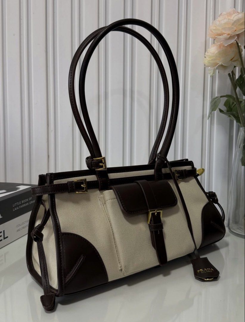 Bonnie Medium Canvass and Leather Bag (Category: Cross-body Bags) located in Las Pinas. Submitted by vinccid (Listing ID 1469764029, Image 3). Description: ▪️korea; thrifted NGA ▪️coded ▪️prestine condition 10/10.