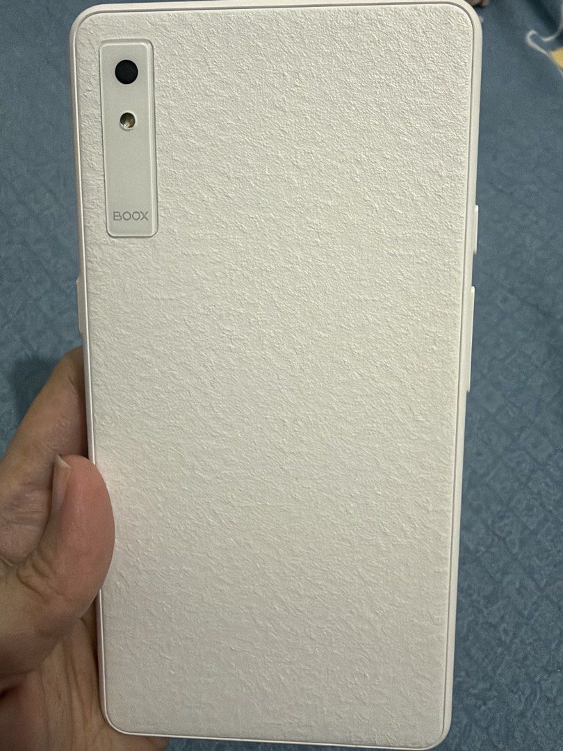 Boox Palma 2 Pro White (Category: E-Readers) located in San Pedro. Submitted by Ceeeeeeee23 (Listing ID 1469866642, Image 3). Description: Unit Only with Box and Cord Apps Included: KoReader Jonaxx Free manhwas included.