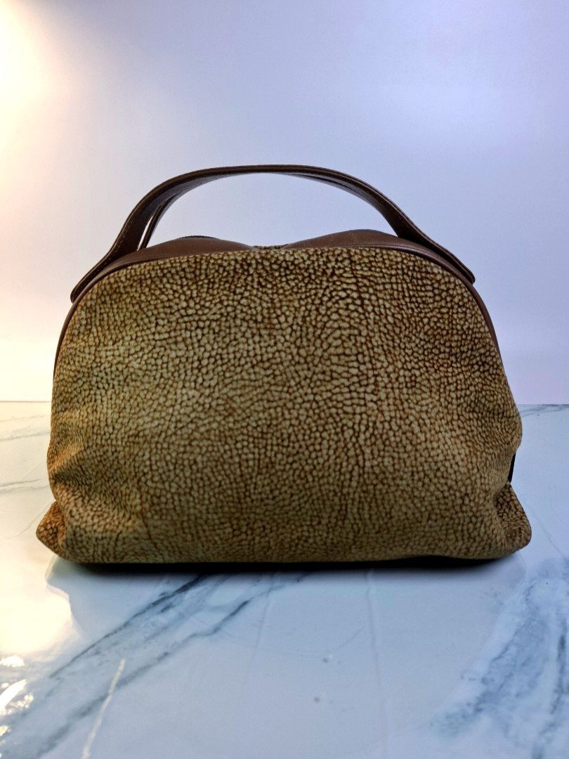 Borbonese Redwall Handbag Brown Patented Italian Designer (Category: Luxury Bags & Wallets) located in Pasay City. Submitted by onick_79 (Listing ID 1469929144, Image 2). Description: Crafted in Italy by Redwall, this dome mini Boston bag features Borbonese’s iconic Occhio di Pernice (quail eye) textured suede paired with classic brown genuine leather trim and polished gold hardware. A timeless, chic piece that seamlessly blends vintage luxury wi
