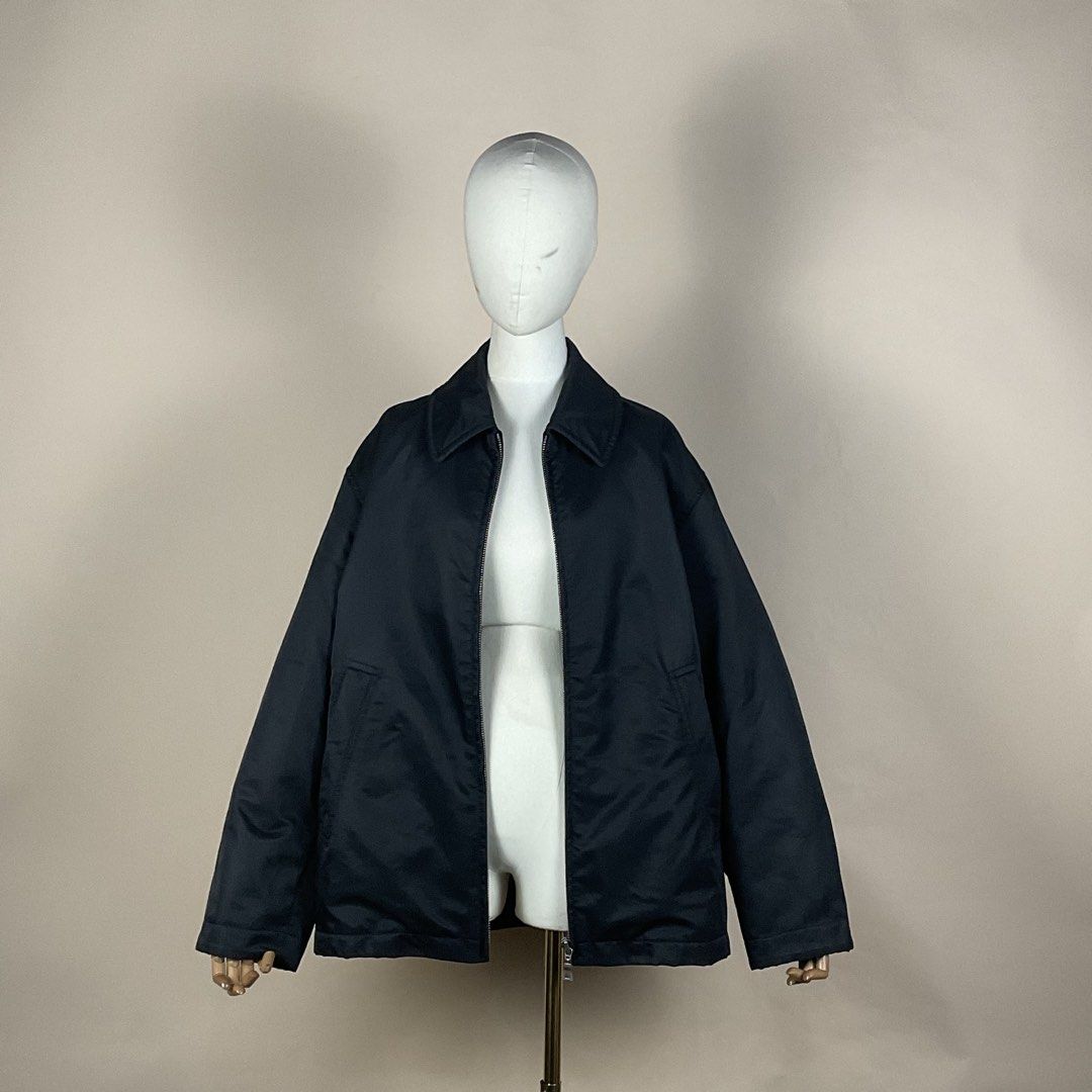 Boss Hugo Boss Black Zip Jacket (Category: Coats, Jackets and Outerwear) located in La Trinidad. Submitted by di_tiyak (Listing ID 1469776349, Image 2). Description: - Authentic Boss Hugo Boss zip-up jacket in classic black - Sturdy outer fabric with a stylish structured collar - Branded metal zipper pull and two convenient side welt pockets - Clean interior lining featuring the signature woven brand label - Versatile minimalist design perfect fo