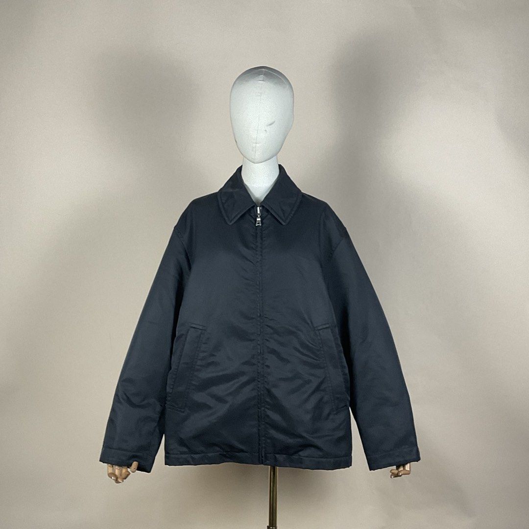 Boss Hugo Boss Black Zip Jacket (Category: Coats, Jackets and Outerwear) located in La Trinidad. Submitted by di_tiyak (Listing ID 1469776349, Image 1). Description: - Authentic Boss Hugo Boss zip-up jacket in classic black - Sturdy outer fabric with a stylish structured collar - Branded metal zipper pull and two convenient side welt pockets - Clean interior lining featuring the signature woven brand label - Versatile minimalist design perfect fo