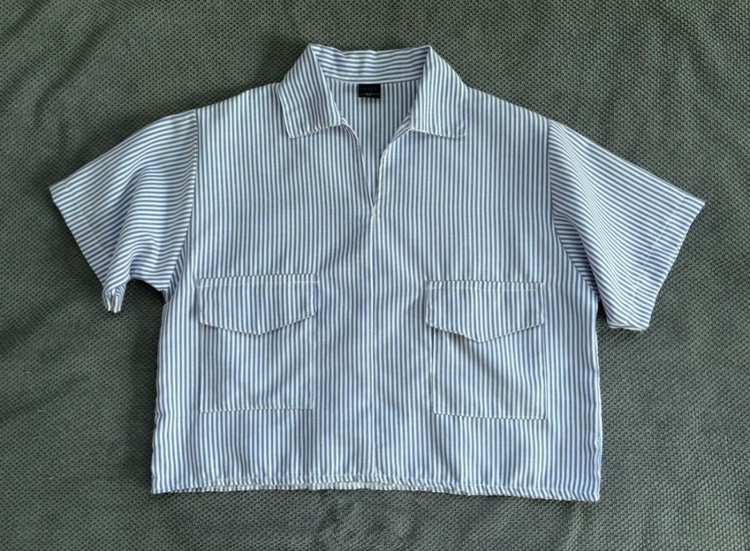 Boxy Semi-Cropped Striped Collared Top (Blue) - Fits Small to Medium (Category: Shirts) located in Rizal. Submitted by loveyumiii (Listing ID 1469934876, Image 2). Description: ✨Buy 3 or more items and get a random top for free!!✨ FLAT LAY MEASUREMENTS Shoulder: 16 inches Bust: 20 inches Waist: 20 inches Length: 18inches ——————————————— SIZE: Small to Medium COLOR: Blue PRINT: Vertical Stripes MATERIAL: Cotton-poly blend (lightweight, structured 