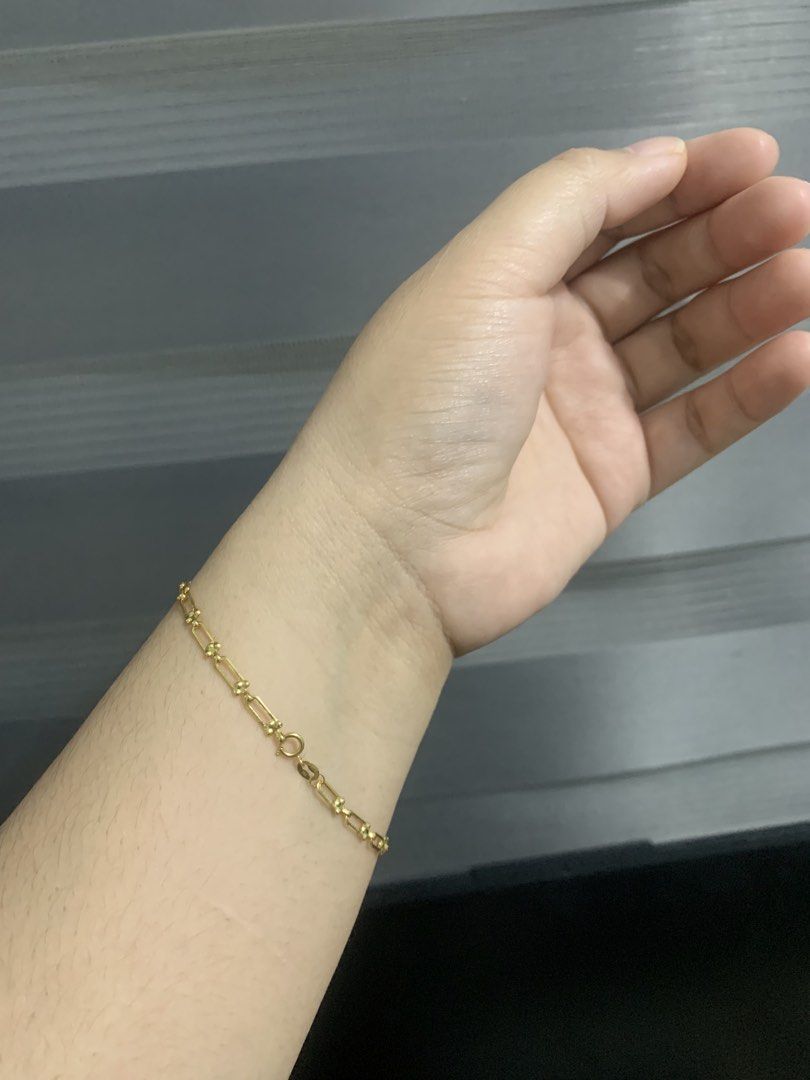 Bracelet 18k (Category: Body Jewelry) located in Bacolod City. Submitted by mcstodio (Listing ID 1469847996, Image 2). Description: tiffany flat 18k pawnable 1.2g est 7 inches.