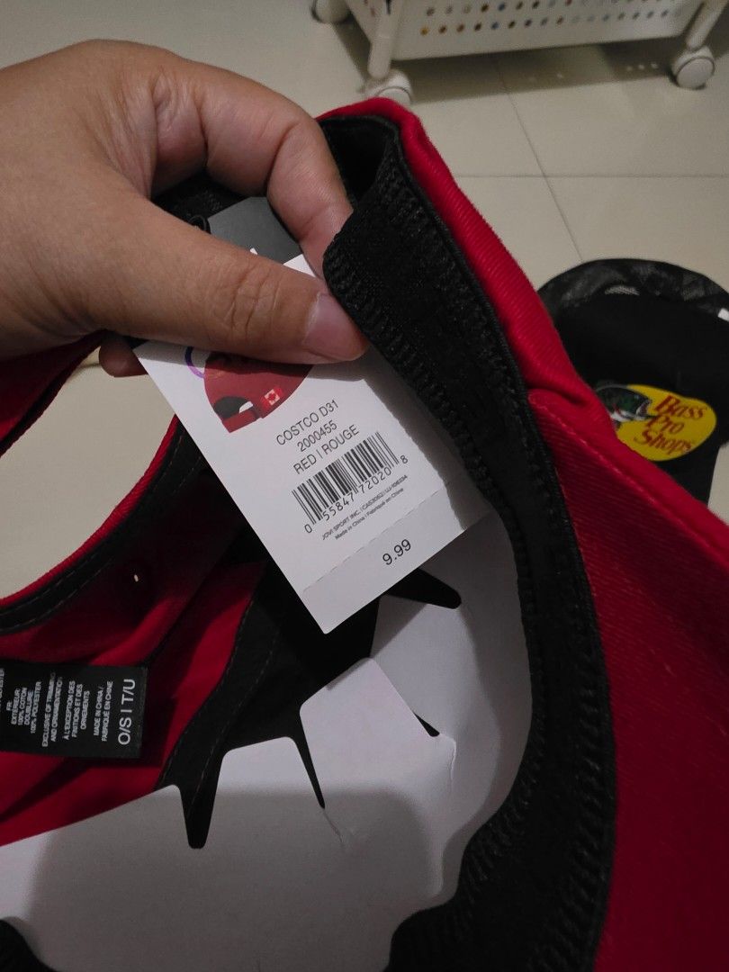 Brand New Bench Canada Minimalist Maple Leaf Baseball Cap (Red) (Category: Caps & Hats) located in Calamba. Submitted by stuffsbysaz (Listing ID 1469911263, Image 2). Description: Condition: Brand New with Tags (10/10) - Never worn, original retail card tags still attached. Size: O/S | T/U (One Size Fits Most / Taille Unique) Product Details: • Brand: Bench (Official Bench Canada merchandise, originally sourced from Costco Canada). • Design: Vibr
