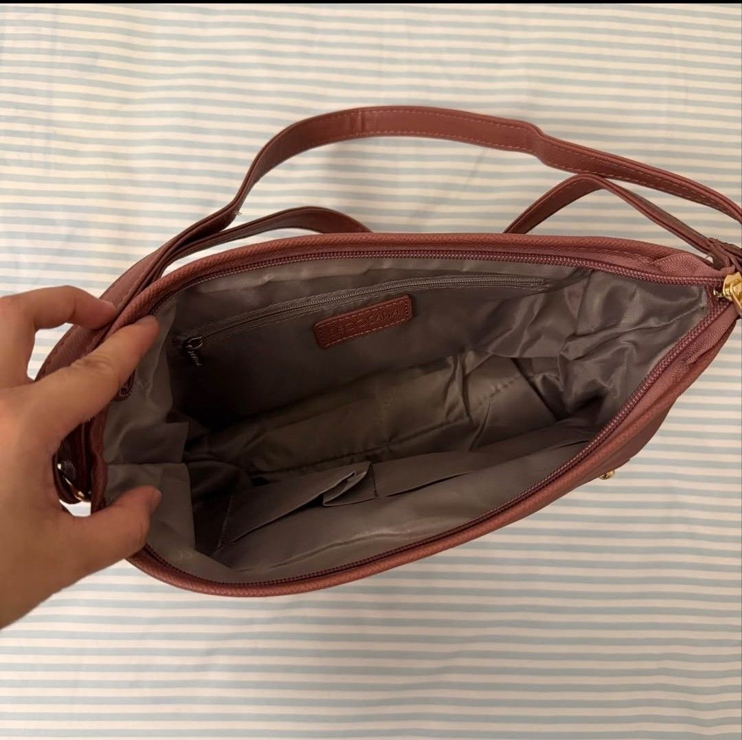 BRANDNEW SECOSANA BAG ‼️ (Category: Cross-body Bags) located in Naga. Submitted by jea1991 (Listing ID 1469864565, Image 3). Description: super ganda ng color 🥹.