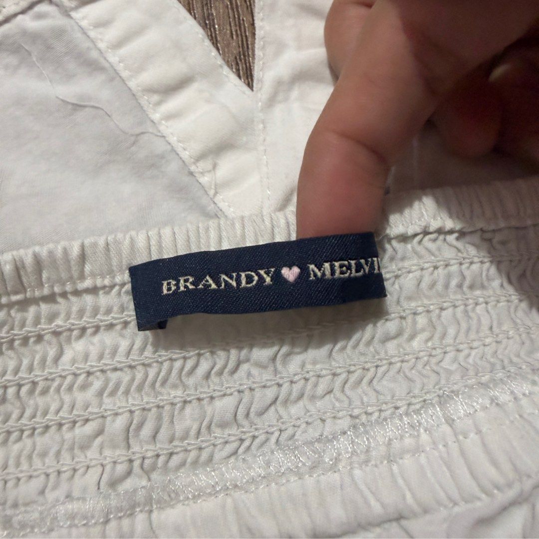 Brandy Melville Dani top (Category: Sleeveless) located in Pasig City. Submitted by misssynergy1800 (Listing ID 1469885266, Image 2). Description: .