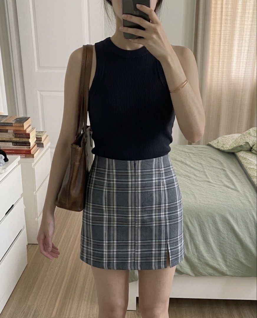 Brandy Melville Grey Plaid Cara (Category: Skirts) located in Muntinlupa City. Submitted by alexisofia (Listing ID 1469901938, Image 1). Description: like new, worn a few times only / excellent condition size: Small (S) (fits up to medium size) Brand Brandy Melville (Made in Italy).