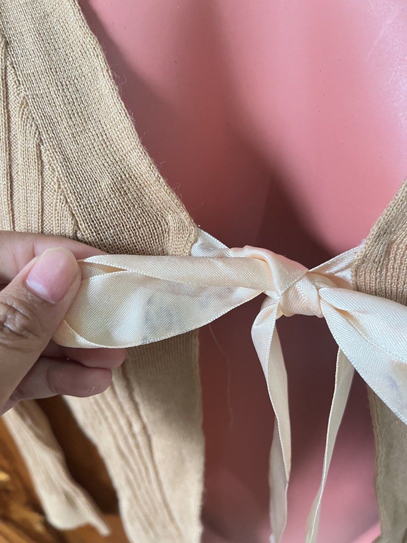 Brown Cardigan (Category: Longsleeves) located in Cabanatuan. Submitted by winx_closeth (Listing ID 1469834181, Image 3). Description: Color Transfer on the Ribbon.