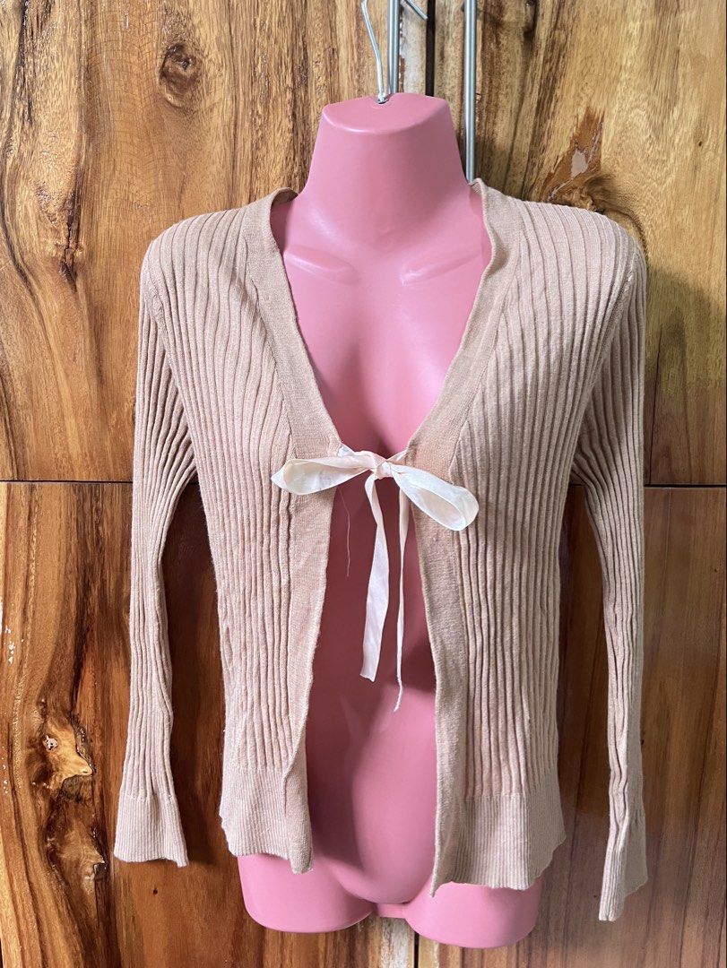 Brown Cardigan (Category: Longsleeves) located in Cabanatuan. Submitted by winx_closeth (Listing ID 1469834181, Image 1). Description: Color Transfer on the Ribbon.