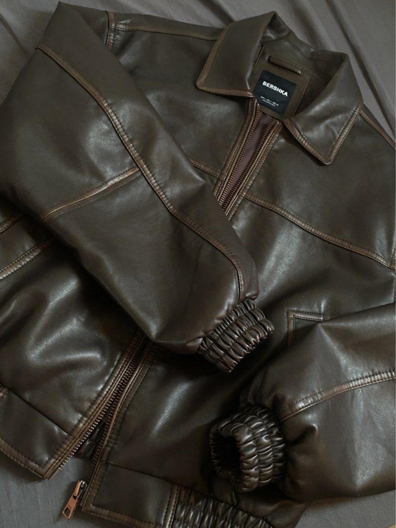 BROWN LEATHER JACKET BERSHKA (Category: Coats, Jackets and Outerwear) located in Manila. Submitted by omarunari (Listing ID 1469845896, Image 1). Description: LEATHER JACKET BERSHKA 💰1,450 PHP ONLY (BOUGHT FOR 2,5K) 📌SIZE LARGE 📌leather 📌fit small to large 📌mop : gcash only 📌mod : jnt (buyer will pay for sf) 📌 color may differ due to lighting.