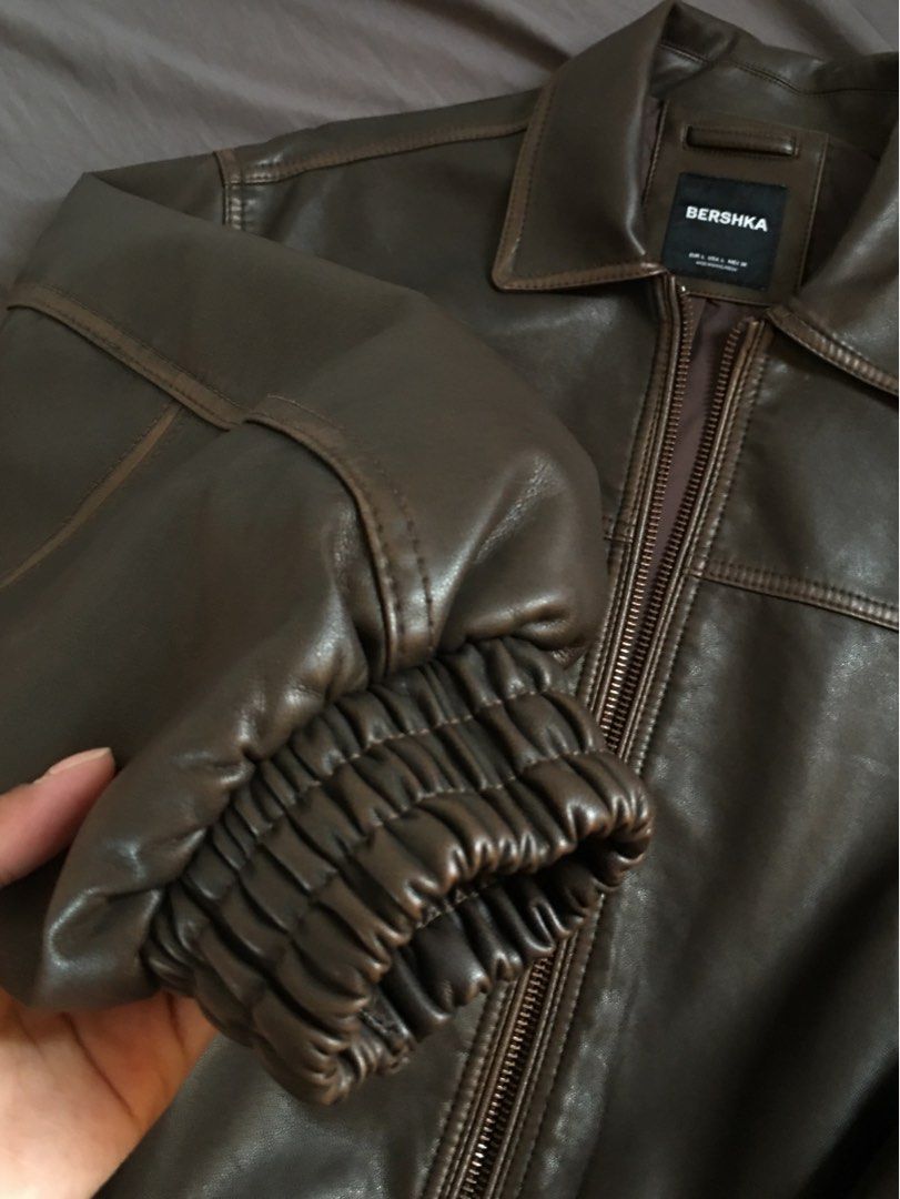 BROWN LEATHER JACKET BERSHKA (Category: Coats, Jackets and Outerwear) located in Manila. Submitted by omarunari (Listing ID 1469845896, Image 3). Description: LEATHER JACKET BERSHKA 💰1,450 PHP ONLY (BOUGHT FOR 2,5K) 📌SIZE LARGE 📌leather 📌fit small to large 📌mop : gcash only 📌mod : jnt (buyer will pay for sf) 📌 color may differ due to lighting.