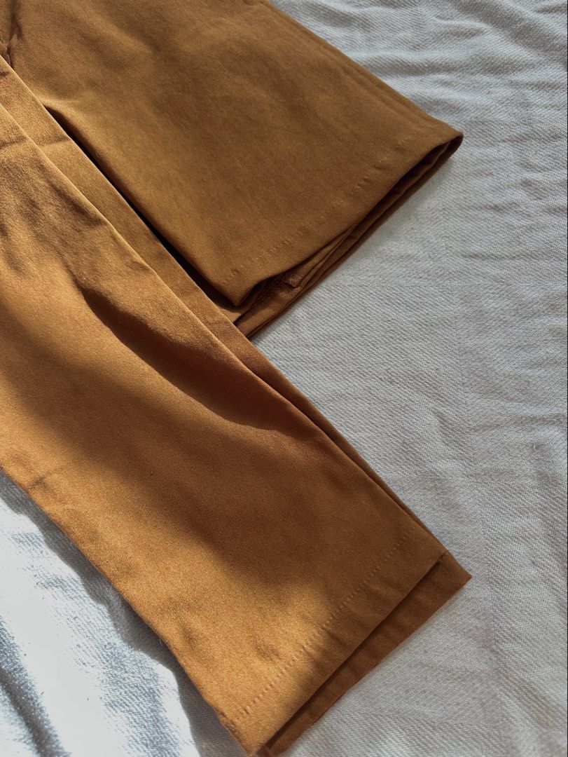 Brown Open Front Long Sleeve Crop Cardigan (Category: Coats, Jackets and Outerwear) located in Lipa City. Submitted by collbyisidora (Listing ID 1469902982, Image 2). Description: - Color: Solid brown - Style: Crop cardigan with long sleeves and open front (no buttons) - Material: Soft fabric with clean stitching on cuffs and hems - Versatility: Perfect layering piece for daily outfits, school, or casual hangouts - Sizing: Fits true to standard s