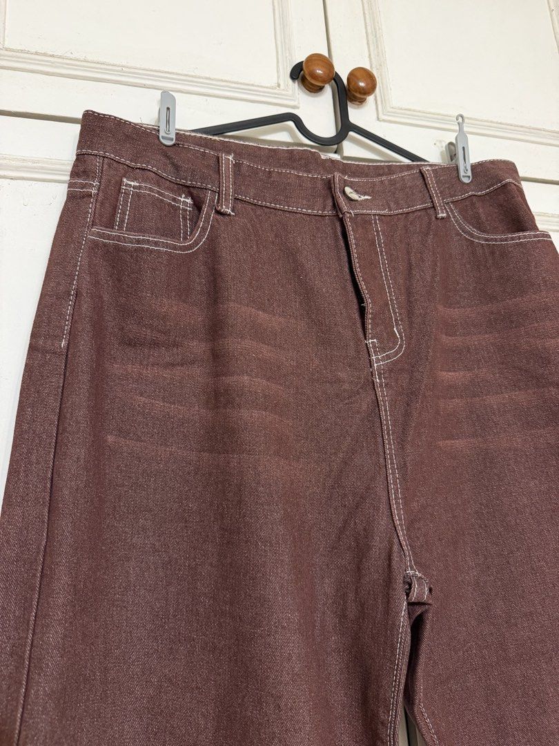 Brown wide leg denim jeans contrast stitching (Category: Jeans) located in Rizal. Submitted by rianaht (Listing ID 1469932411, Image 3). Description: - Waist: 19 inches - Length: 41 inches - Style: Wide-leg denim jeans - Color: Deep earth tone brown with contrast white stitching - Fit: High-waist with belt loops and front button closure - Havent been used 🌸 RFS: Decluttering 🌸 Delivery only to be shouldered by the buyer. 🌸 Payment via GCash / 