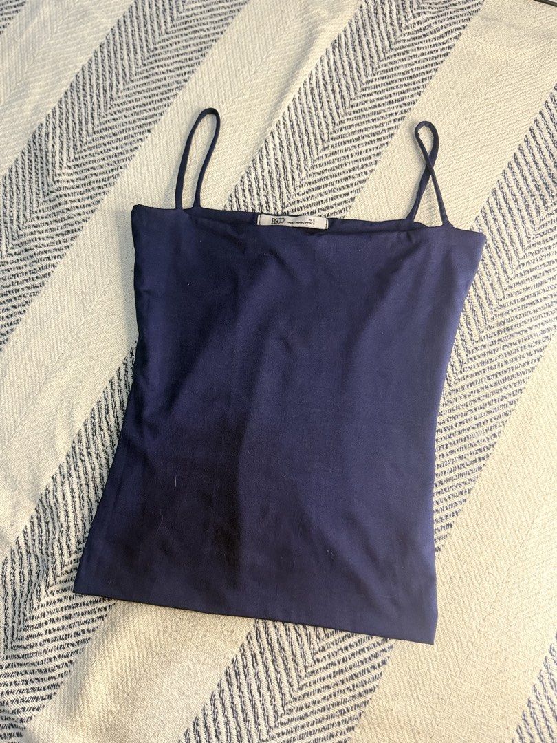 BSCO Navy Blue Top (Category: Sleeveless) located in Manila. Submitted by tuff.findz (Listing ID 1469895803, Image 1). Description: Have never been used..