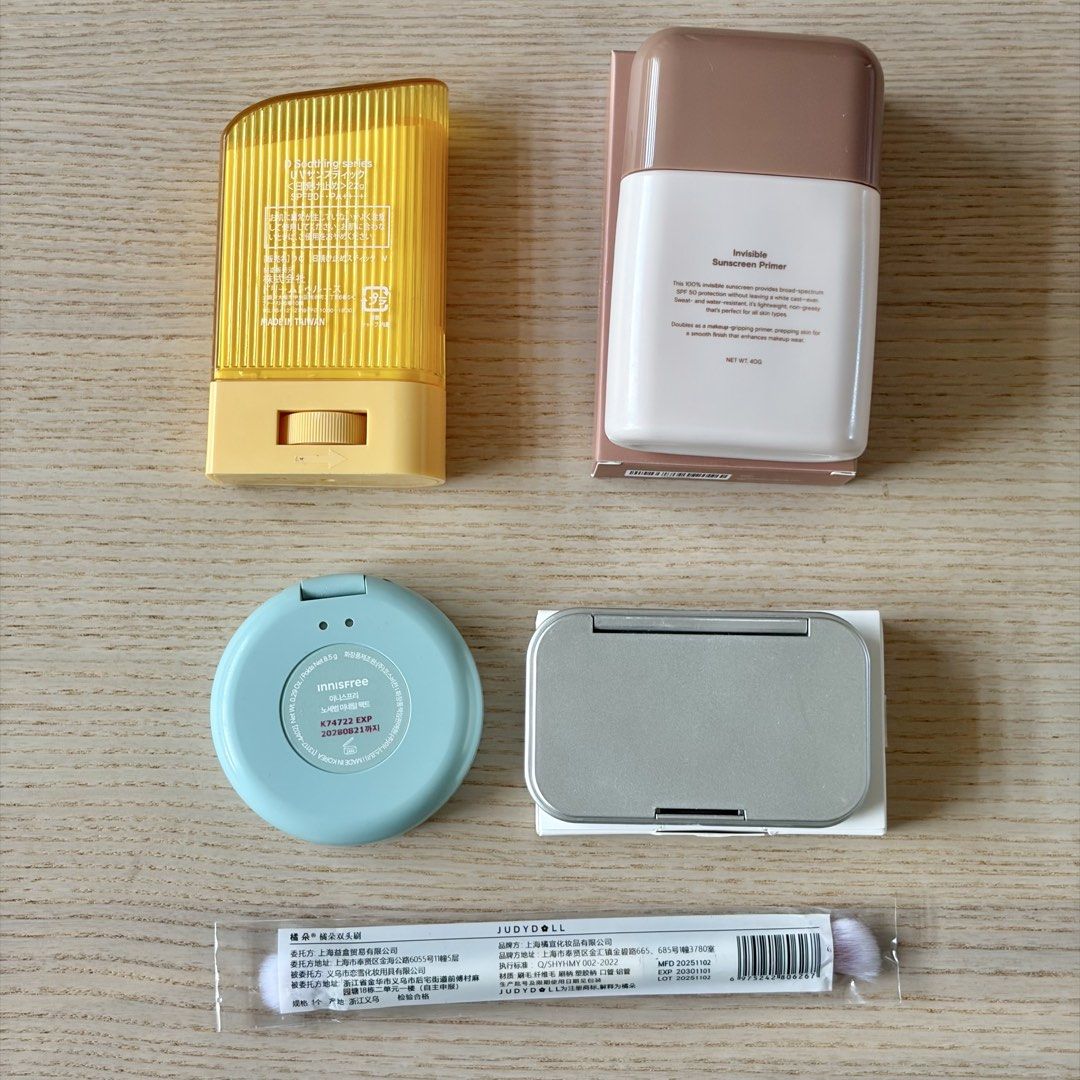 Bundle! sunscreen primer and preloved makeup bundle with brush (Category: Makeup) located in Makati City. Submitted by eggcloud (Listing ID 1469850786, Image 2). Description: 👋 pls read all before chat: - fixed price, sold as SET only - all pics posted already, pls scroll - regular price of the sunscreen primer is P600+ already so the other items are basically free na *5 items: - D Soothing series sunscreen sun stick- the pangikot sa baba is sir