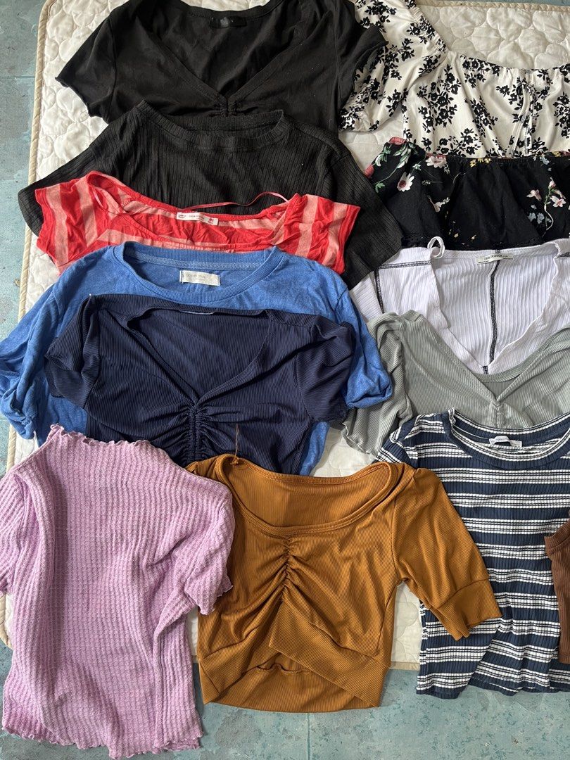 Bundle/ take all tops (Category: Shirts) located in Mexico. Submitted by drei_declutter (Listing ID 1469804406, Image 2). Description: 20pcs mixed crop tops Mixed conditions more on like new Best fit small.