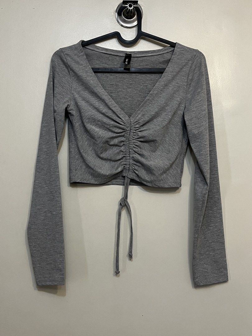 (BUNDLE) Top (Category: Longsleeves) located in Quezon City. Submitted by declutteringbyjam (Listing ID 1469791613, Image 3). Description: - preloved -small to medium -bundle for 320 -150 each -additional for sf.