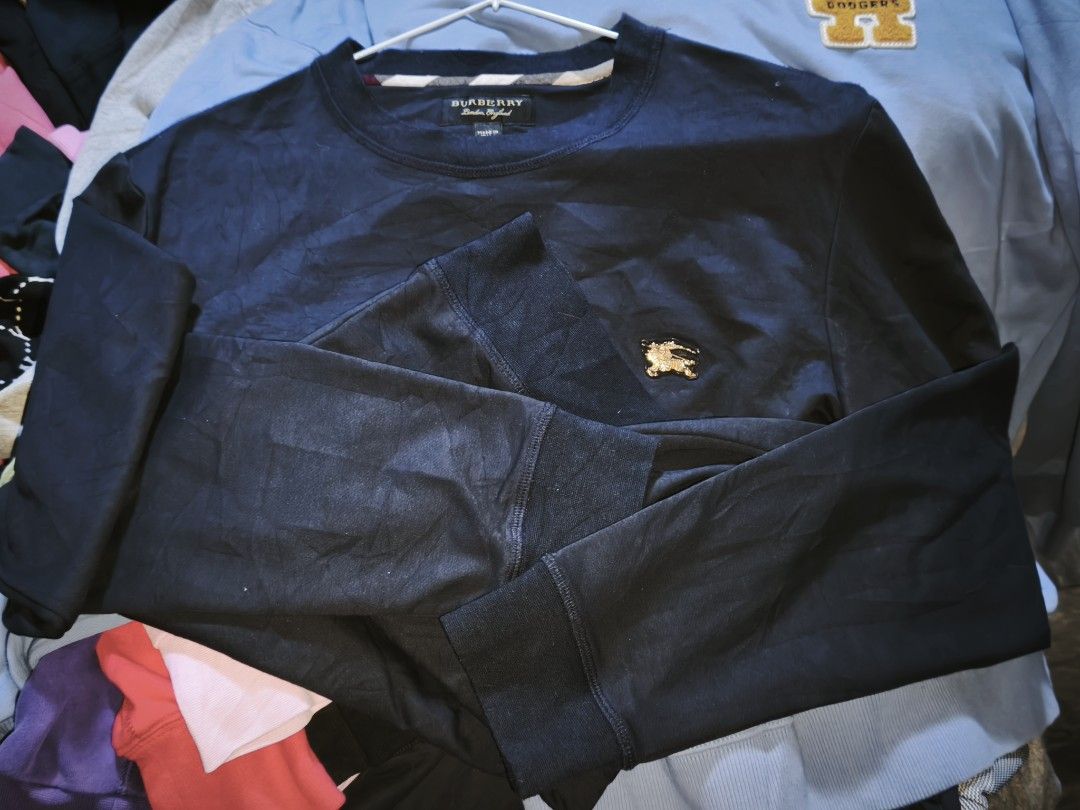 Burberry (Category: Coats, Jackets and Outerwear) located in Makati City. Submitted by arasoopawz42627 (Listing ID 1469889927, Image 3). Description: Burberry long-sleeve knit top or sweatshirt in navy blue DIMES L:25 W: 22 CONDITION:10/10 Good as New COLOR RATE:10/10 NO ISSUE + shipping.