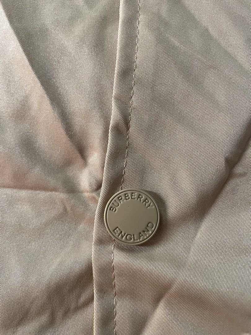 Burberry jacket (Category: Coats, Jackets and Outerwear) located in Molave. Submitted by sixthrift (Listing ID 1469879609, Image 3). Description: Burberry As new Size medium Dimes 21/26 Unisex .