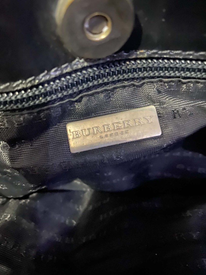 Burberry Nova Check (Category: Luxury Bags & Wallets) located in San Carlos. Submitted by graciahoney (Listing ID 1469852345, Image 3). Description: .