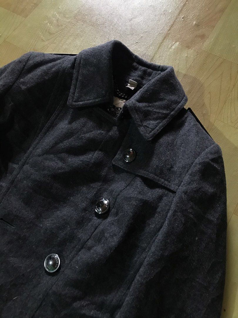 Burberry Trench Coat (Category: Luxury Apparel) located in Iriga City. Submitted by thrift_dshph (Listing ID 1469772848, Image 2). Description: Burberry Trench Coat Size: Medium Excellent Condition .