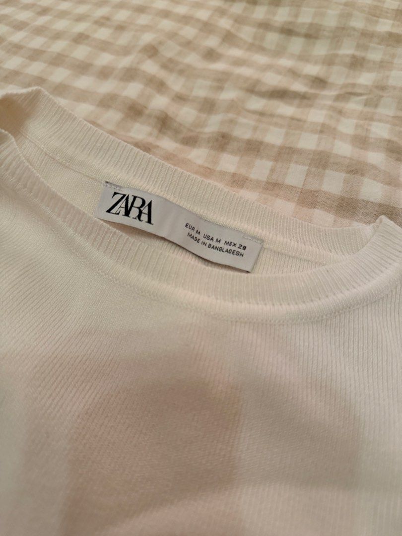 BUY 2 ZARA TOPS (Category: Sleeveless) located in Makati City. Submitted by basic.ally (Listing ID 1469789954, Image 2). Description: BUY 2 ZARA TOPS FOR ₱1,500 Classic basic tops (White & Dark Green), easy to mix and match with any outfit Only used 2-3x!.