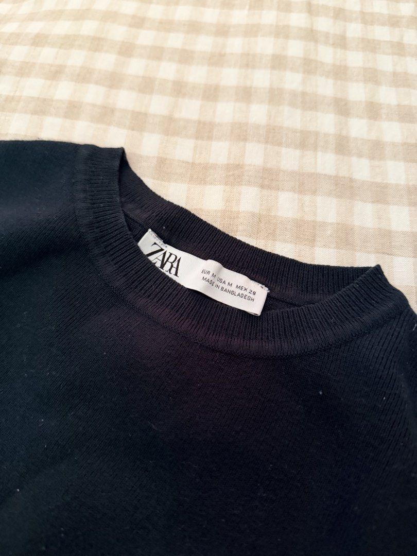 BUY 2 ZARA TOPS (Category: Sleeveless) located in Makati City. Submitted by basic.ally (Listing ID 1469789954, Image 3). Description: BUY 2 ZARA TOPS FOR ₱1,500 Classic basic tops (White & Dark Green), easy to mix and match with any outfit Only used 2-3x!.