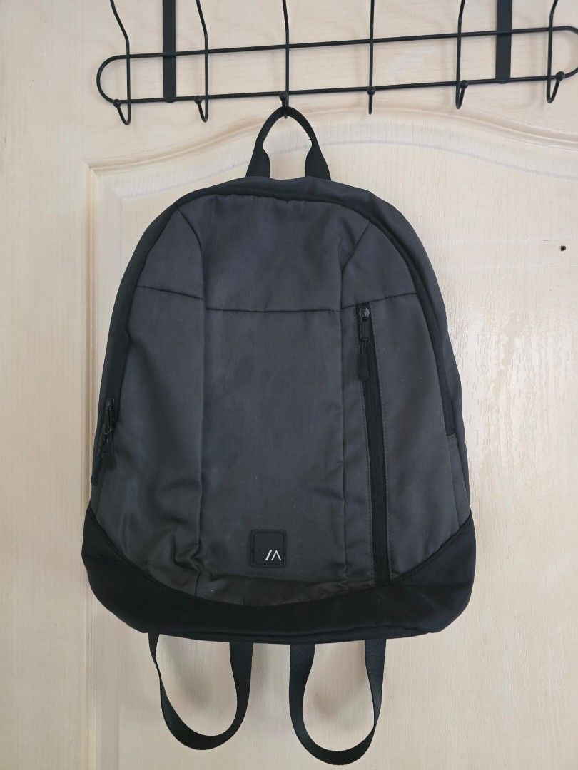 Buy one take one gym bench backpack (Category: Backpacks) located in Cavite. Submitted by rydes_clo (Listing ID 1469764057, Image 1). Description: get nyo na pamigay presyo na hindi nagamit gift saakin.