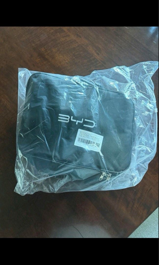 BYD 7 kwh charger (Category: Audio, Video, Alarm and other Electronic Accessories) located in Makati City. Submitted by harvesting_game (Listing ID 1469873775, Image 1). Description: New, un-used wall charger for BYD cars. 7kwh complete.