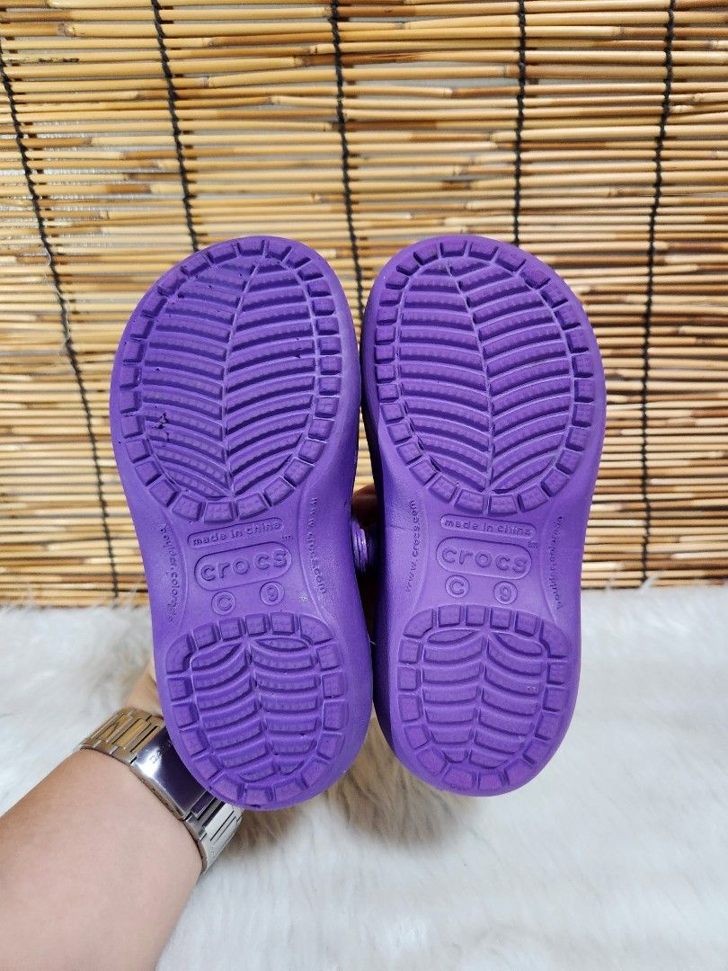 C9- Preloved Original Crocs for kids (Category: Babies & Kids Fashion) located in Navotas City. Submitted by FluffyFeet (Listing ID 1469861164, Image 3). Description: NEW ARRIVAL❗️ This is a PRELOVED ORIGINAL CROCS FOR KIDS‼️ Please managed your expectations ❤️ 📌 Strictly MINE NOW, PAY NOW ONLY❗️ (Unless suki na po na maayos kausap at iwas cancellation) 📌 You may ask for other photos before placing order/s STRICTLY NO RETURN, NO EXCHANGE UNLESS