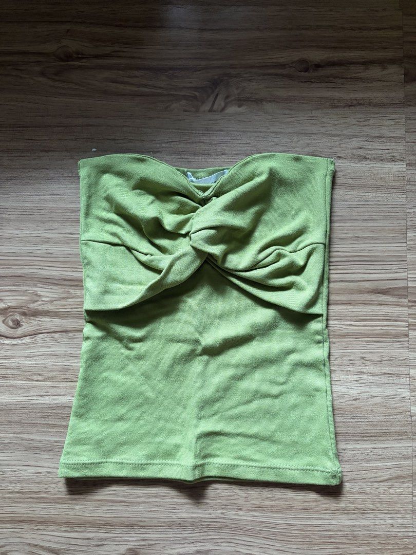 Calista Core Tube Top (Category: Others Tops) located in San Pedro. Submitted by nikkiabc.777 (Listing ID 1469762293, Image 1). Description: Calista Tube Top Color: Apple Green Size: XS; fits xs to s Fabric: Soft Cotton Ribbed; stretchy Brandnew; with tags and pouch.