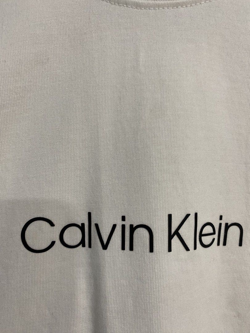 Calvin Klein (Category: Shirts) located in Munoz. Submitted by brazziwardrobe (Listing ID 1469909431, Image 2). Description: Length:23 inches Width:19.5 inches Small on tag Excellent Condition Color rate:9.8/10 Negotiable Dm to purchase 💌 📍Nueva Ecija.