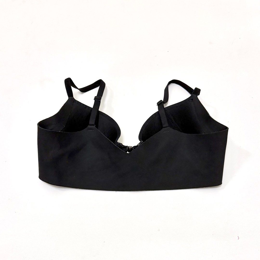 CALVIN KLEIN Black Front-Closure Seamless Bra [34B] (Category: Undergarments & Loungewear) located in Malabon City. Submitted by k_intimates (Listing ID 1469932465, Image 3). Description: Details: • 34B / wired / lightly lined • No issues • Calvin Klein lightly lined T-shirt bra featuring seamless style wings and the Calvin Klein logo printed on the lower left band..