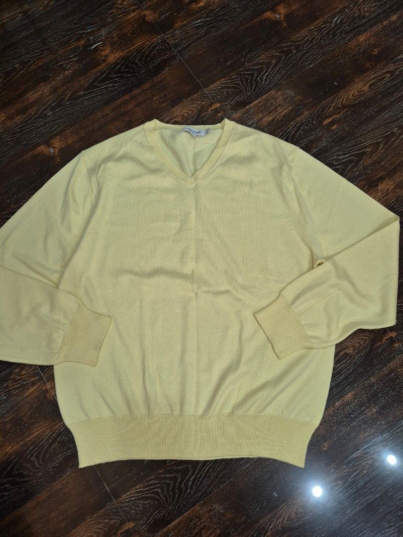 Calvin Klein Cashmere Knit Longsleeve (Category: Tshirts & Polo Shirts ) located in Santa Cruz. Submitted by deenem (Listing ID 1469769708, Image 2). Description: Like New😍👌 No flaws👌 L on Tag Can fit L-XL Asian (Measurements laid flat in inches) Bust:22 Armhole:10.5 Lenght: 27.