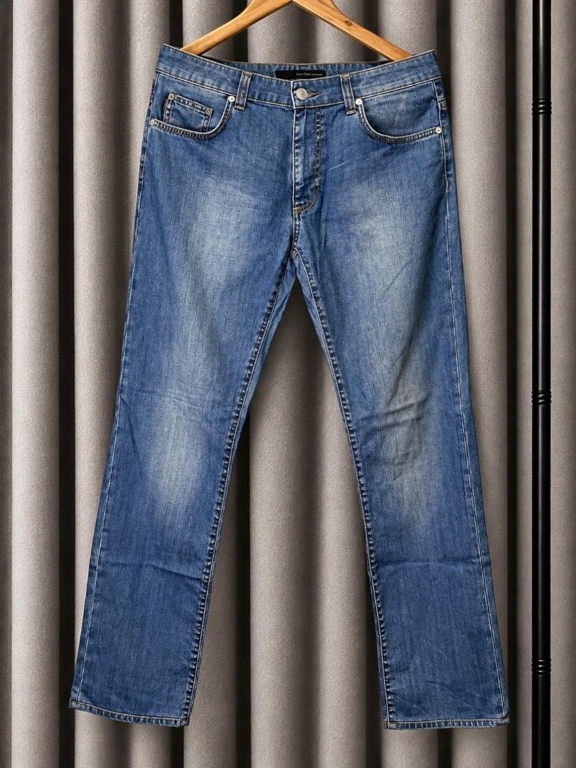 CALVIN KLEIN MEDIUM WASH SLIM JEANS (Category: Jeans) located in Davao. Submitted by blazing.rachel02 (Listing ID 1469892860, Image 2). Description: Size: 33 Length: 41 Color rate: 9.8/10 Excellent condition No issue Can do VC with the actual item.