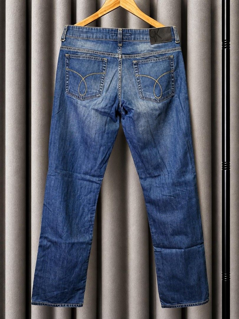 CALVIN KLEIN MEDIUM WASH SLIM JEANS (Category: Jeans) located in Davao. Submitted by blazing.rachel02 (Listing ID 1469892860, Image 1). Description: Size: 33 Length: 41 Color rate: 9.8/10 Excellent condition No issue Can do VC with the actual item.