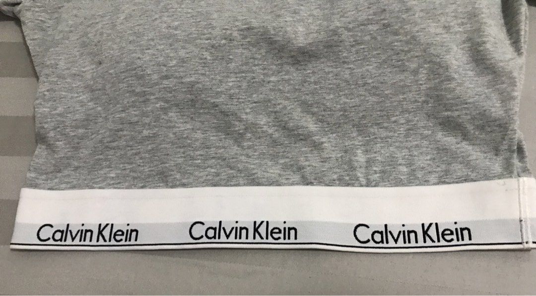 Calvin Klein Top (Category: Activewear) located in Manila. Submitted by freshlemon58885 (Listing ID 1469783586, Image 2). Description: Fresh from Bale Box Padded Medium on Tag No issue.