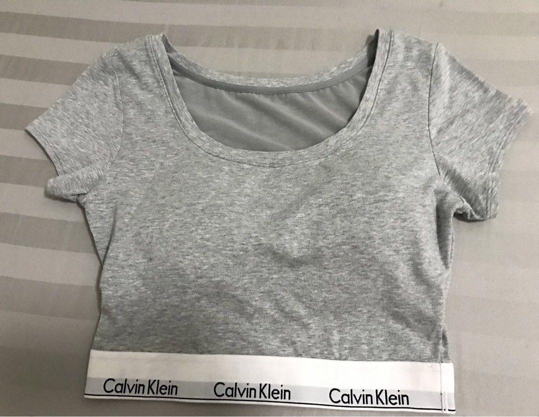 Calvin Klein Top (Category: Activewear) located in Manila. Submitted by freshlemon58885 (Listing ID 1469783586, Image 1). Description: Fresh from Bale Box Padded Medium on Tag No issue.