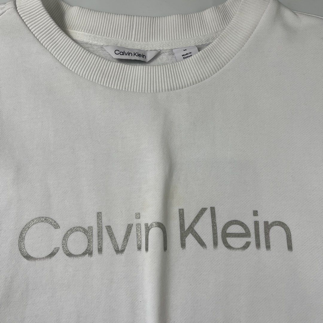 Calvin Klein White Crewneck Sweater (Category: Coats, Jackets and Outerwear) located in Nasugbu. Submitted by janstuffs.ph (Listing ID 1469853375, Image 3). Description: 💯Legit! Size: Medium on tag Width: 21" Length: 26" Sleeve: 25" Condition: 10/10 Like New Flaw: NONE Mine: 1080.