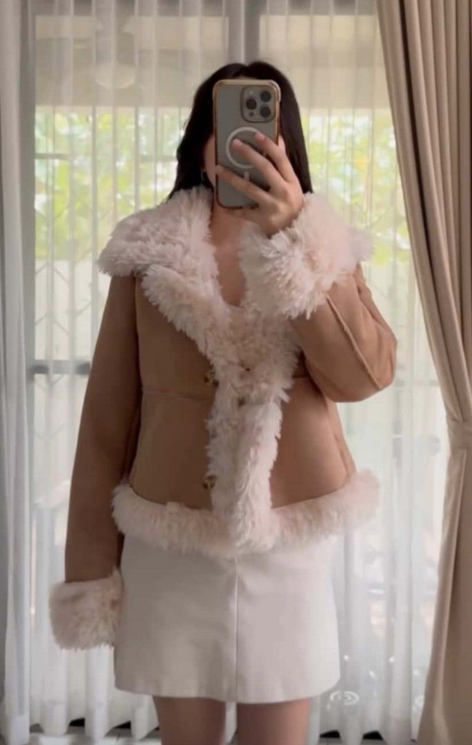 Camel Faux Shearling Fur Trim Jacket (Category: Coats, Jackets and Outerwear) located in Pasig City. Submitted by ohhbrey (Listing ID 1469904208, Image 1). Description: Camel Faux Shearling Fur Trim Jacket 🤎🤍 Selling this cute fur jacket! Perfect for autumn outfits and OOTDs. 🍂 Condition: Used once only Best Fit: Medium (M) Color: Camel Brown with Cream Fur Original Price: ₱1,100 Selling Price: ₱500 only! Worn only once during my autumn trip t
