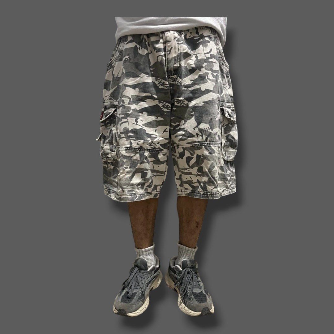 Camo Baggy Cargo Jorts (2) (Category: Shorts) located in Caloocan City. Submitted by solothuggin___ (Listing ID 1469933429, Image 2). Description: Camo Baggy Cargo Jorts (2) • good condition, has signs of usage (check slides) • high quality fabric Waist: 36" Length: 22.5" Thigh: 13.8" Hem opening: 11.5" C/Claim: ₱500 No bidding on this one, for claim only. First to pay basis..